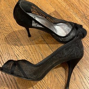 Stuart Weitzman black fireworks mesh pump. Size 10.
